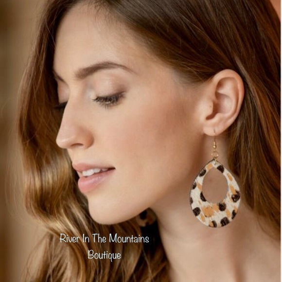 Myra Bag Jewelry - NWT! Stunning Entangled Earrings By Myra!